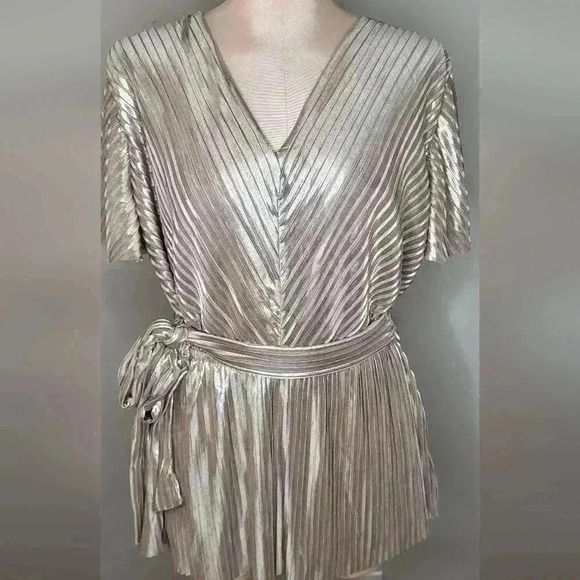 LANE BRYANT GOLD PLEATED PEPLUM SHORT SLEEVE BELTED V-NECK PLUS Sz 18/20 NWT New - Picture 1 of 10
